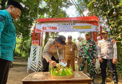 Polres Probolinggo Bangun Jembatan Merah Putih Presisi, Akses Warga Tiris – Andungsari Kembali Terhubung
