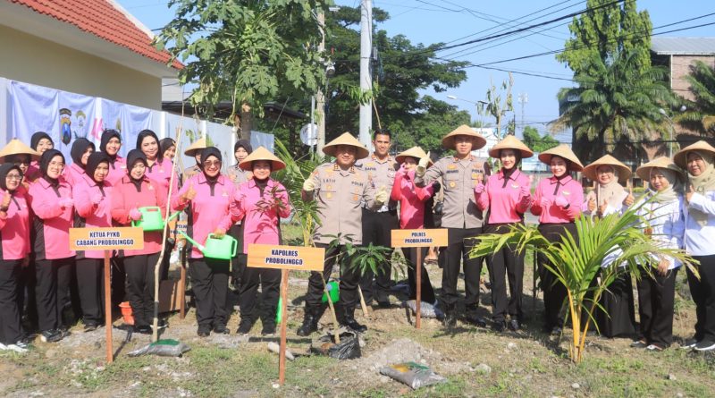 Gerakan Indonesia ASRI : Polres Probolinggo Gelar Aksi Penghijauan Pulihkan Lahan Kritis