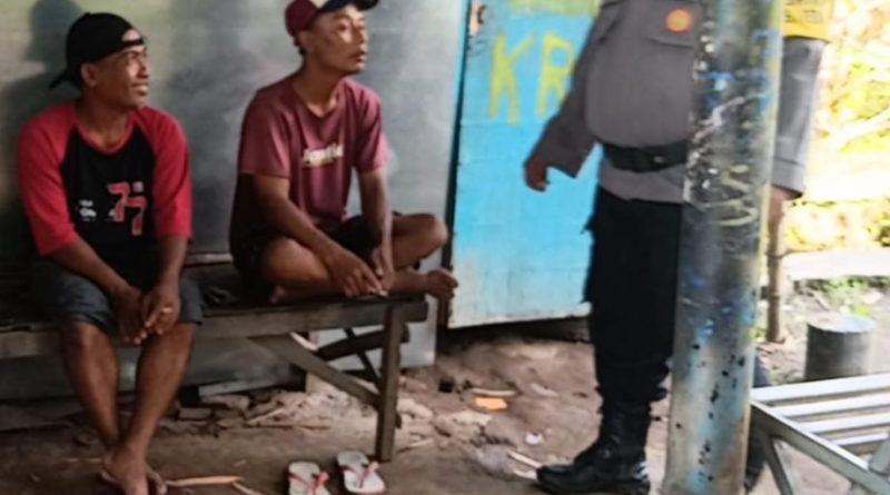 Bhabinkamtibmas Polsek Grati Aktif Sambang Desa, Ajak Warga Jaga Kamtibmas dan Kebersihan Lingkungan