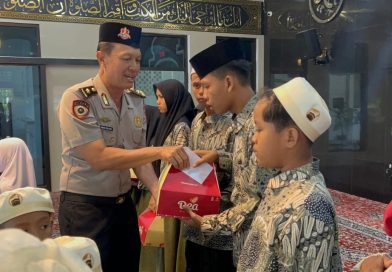 Momentum Binrohtal, Polres Pasuruan Kota Berikan Santunan Kepada Anak Yatim Piatu