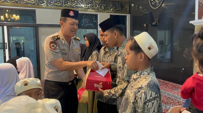 Momentum Binrohtal, Polres Pasuruan Kota Berikan Santunan Kepada Anak Yatim Piatu
