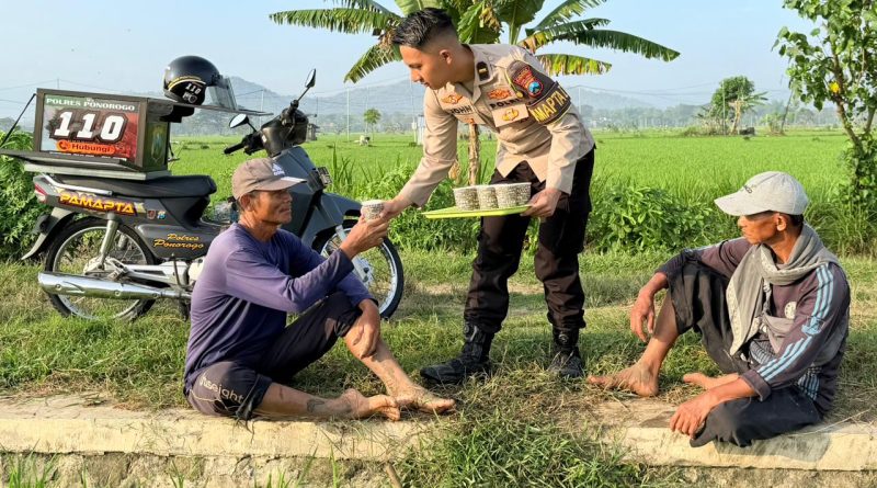 Wedangan Keliling : Cara Polres Ponorogo Edukasi Kamtibmas dan Sosialisasi Call Center 110