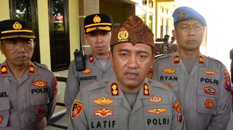 Polres Probolinggo Siagakan Personel Layanan Pengamanan Yadnya Kasada di Gunung Bromo Polres Probolinggo Siagakan Personel Layanan Pengamanan Yadnya Kasada di Gunung Bromo