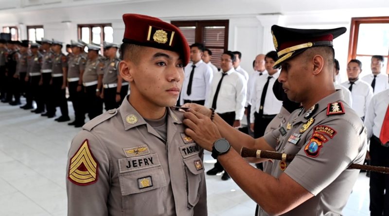 Kapolres Pasuruan Kota Sematkan Pita Tanda Peserta Latja Akpol TK III Batalyon Ksatriya Hawin Sarwahita Di Polres Pasuruan Kota Kapolres Pasuruan Kota Sematkan Pita Tanda Peserta Latja Akpol TK III Batalyon Ksatriya Hawin Sarwahita Di Polres Pasuruan Kota