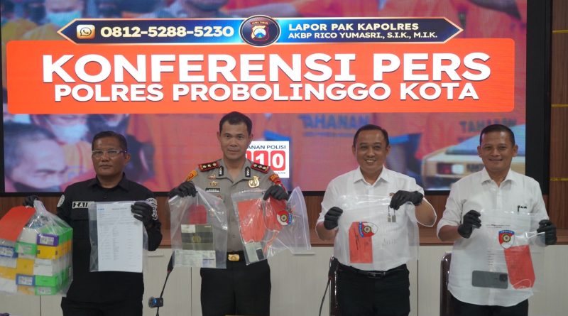 Polres Probolinggo Kota Amankan Komplotan Curanmor dan Pembobol Konter Polres Probolinggo Kota Amankan Komplotan Curanmor dan Pembobol Konter