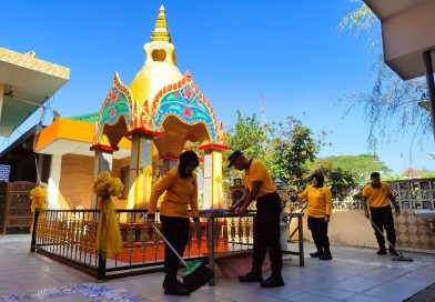 Sambut Hari Bhayangkara ke-80, Polres Malang Bersih-Bersih Vihara di Lawang