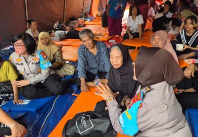 Polwan Jaga Jakarta Salurkan Bantuan dan Trauma Healing untuk Korban Kebakaran Pasar Jiung