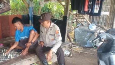 Bhabinkamtibmas Polsek Lekok Aktif Sambang Warga, Ajak Masyarakat Cegah Kriminalitas 3C Bhabinkamtibmas Polsek Lekok Aktif Sambang Warga, Ajak Masyarakat Cegah Kriminalitas 3C