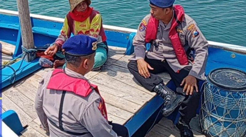 Satpolair Polres Pasuruan Kota Intensif Gelar Patroli Perairan Guna Menjaga Keamanan dan Keselamatan Masyarakat Pesisir Satpolair Polres Pasuruan Kota Intensif Gelar Patroli Perairan Guna Menjaga Keamanan dan Keselamatan Masyarakat Pesisir
