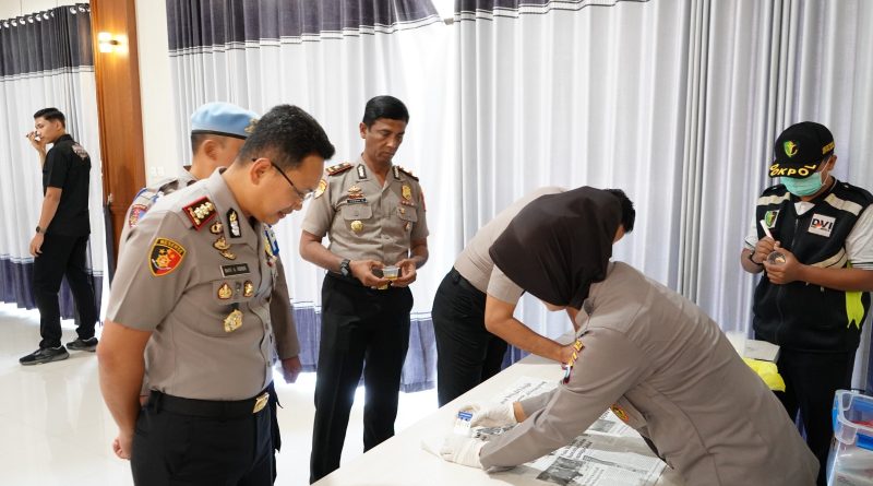 Komitmen Bersih Narkoba, Kapolres Situbondo Jalani Tes Urine bersama PJU dan Kapolsek Jajaran