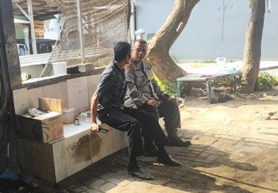 Sambang Warga Saat Patroli, Polsek Pohjentrek Pererat Silaturahmi dan Sampaikan Pesan Kamtibmas