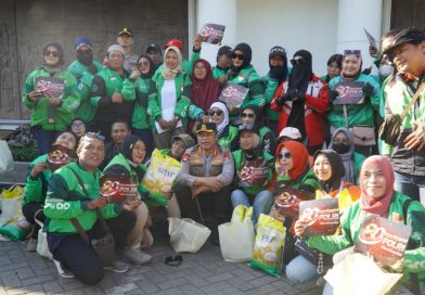Polrestabes Surabaya Salurkan Paket Sembako untuk Warga di Hari Bhayangkara ke – 80