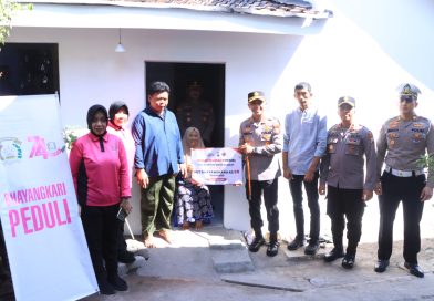 Hari Bhayangkara ke – 80 Polres Ngawi Bedah Dua Rumah Jadi Layak Huni, Hadirkan Senyum dan Harapan Warga