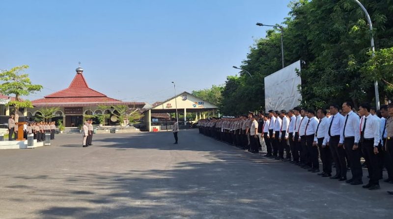 Waka Polres Pasuruan Kota Tekankan Bhabinkamtibmas Gencarkan Sosialisasi Penggunaan Call Center 110 kepada Masyarakat Waka Polres Pasuruan Kota Tekankan Bhabinkamtibmas Gencarkan Sosialisasi Penggunaan Call Center 110 kepada Masyarakat