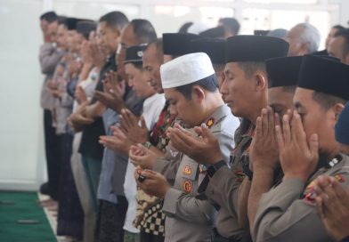 Polres Pasuruan Gelar Salat Ghaib dan Doa Bersama untuk Korban Kecelakaan Lalu Lintas