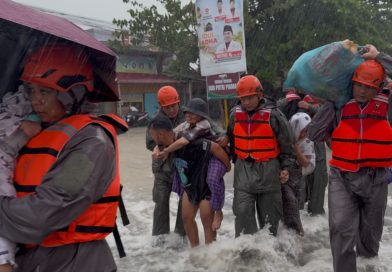 Polri Gerak Cepat Evakuasi Warga Terdampak Banjir di Padang