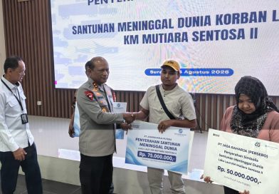 Kapolda Jatim Dampingi Wamenhub Serahkan Santunan Korban KM Mutiara Sentosa II