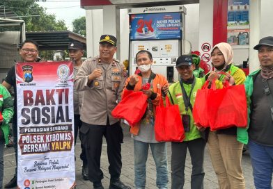 Polsek Kebomas Gandeng YALPK Group Gelar Baksos Ojol Gresik Sumringah Dapat Sembako dan BBM Gratis