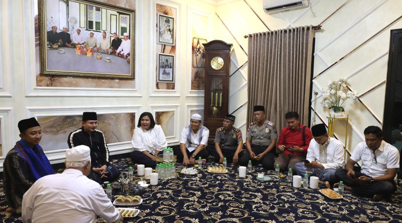 Merajut Ukhuwah Islamiyah Bersama Ulama, AKBP Arief Ardiansyah Prasetya Sowan kepada KH Fuad Noerhasan Sidogiri