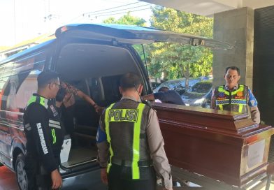 DVI Polda Jatim Serahkan Jenazah Kelima Korban KM Mutiara Sentosa II