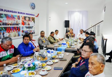 Kapolri Dukung Dialog Penyusunan RUU Ketenagakerjaan, Siap Jadi Jembatan Aspirasi Buruh Kapolri Dukung Dialog Penyusunan RUU Ketenagakerjaan, Siap Jadi Jembatan Aspirasi Buruh