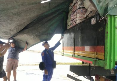 Polres Situbondo Perketat Pemeriksaan Muatan Truk di Pelabuhan Jangkar
