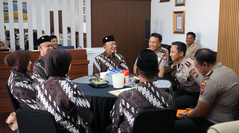 Merajut Kebersamaan, Ketua PP Polri Polres Pasuruan Kota Jalin Silaturahmi Bersama Kapolres Merajut Kebersamaan, Ketua PP Polri Polres Pasuruan Kota Jalin Silaturahmi Bersama Kapolres