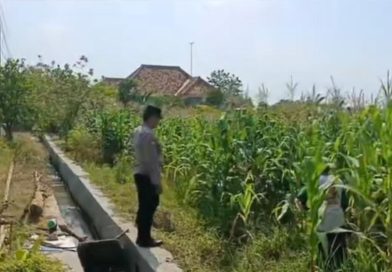 Bhabinkamtibmas Klampisrejo Sambangi Petani, Dukung Ketahanan Pangan Nasional